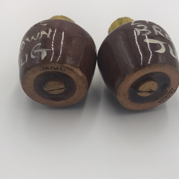 ❤️ Salt and pepper shakers, a little brown jug shape. Wonderful condition - Picture 3 of 5